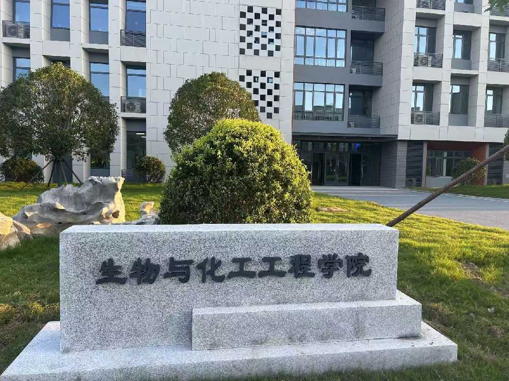 苍梧县扬州职业大学体育场高杆灯项目